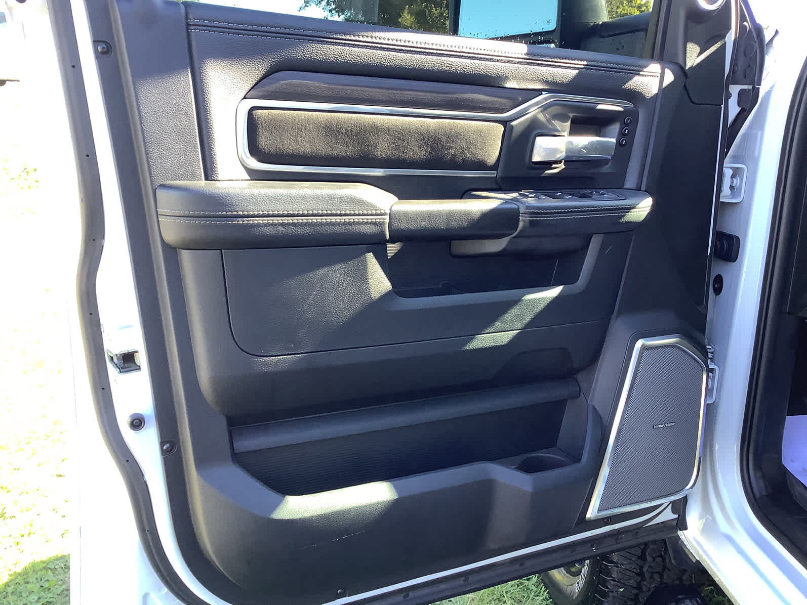 Used 2025 RAM 2500 Laramie AWD/4WD image 13
