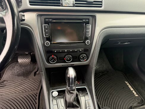 Used 2015 Volkswagen Passat 1.8T Limited Edition image 20