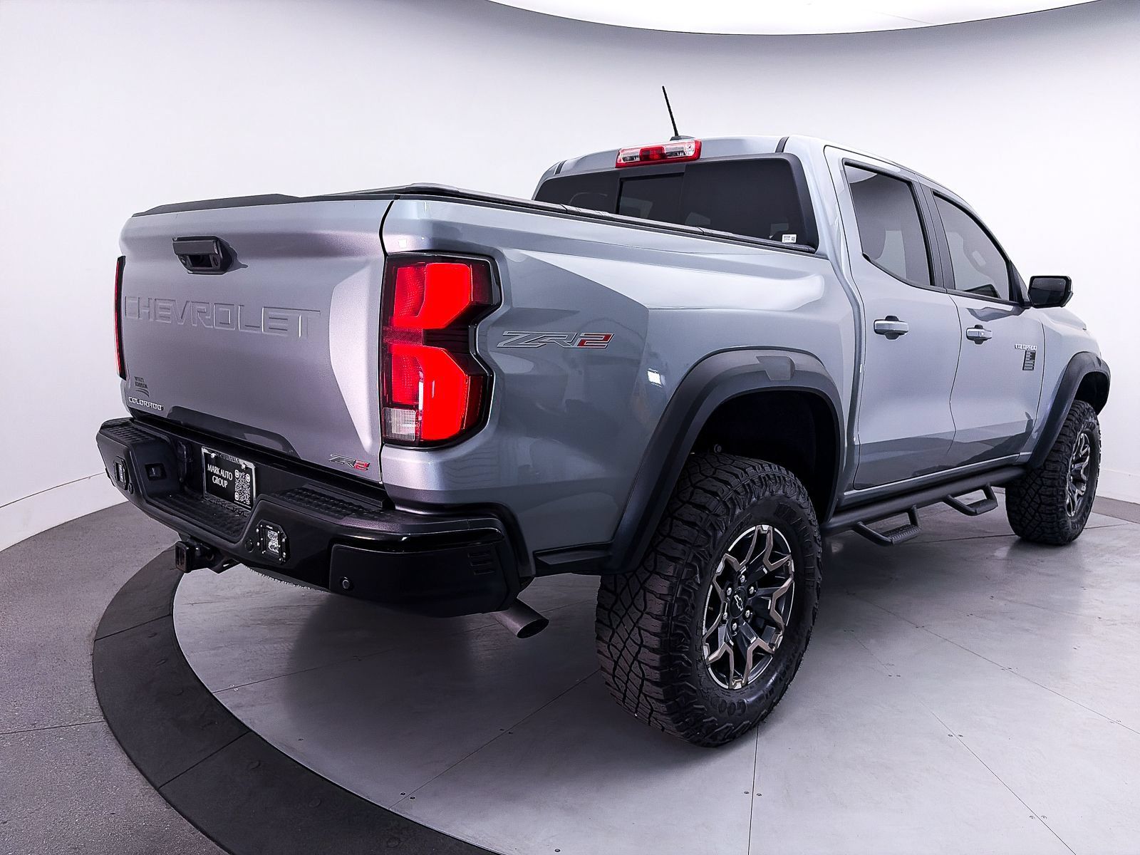Used 2024 Chevrolet Colorado ZR2 w/ Technology Package AWD/4WD image 16