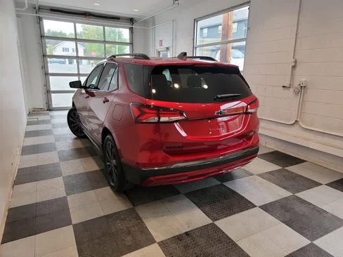 Used 2023 Chevrolet Equinox RS AWD/4WD image 3