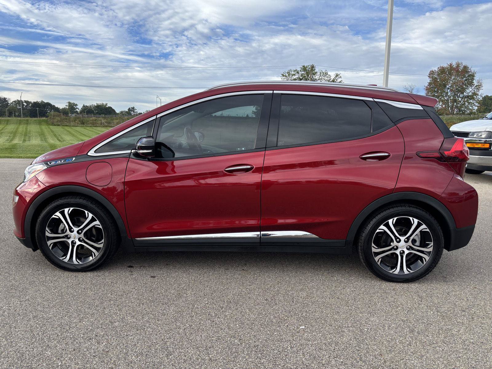 Used 2021 Chevrolet Bolt Premier w/ Infotainment Package FWD image 2