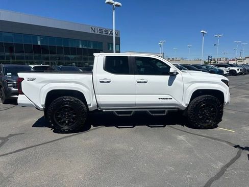 Used 2024 Toyota Tacoma TRD Sport AWD/4WD image 10