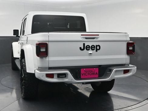 Used 2023 Jeep Gladiator Overland AWD/4WD image 16