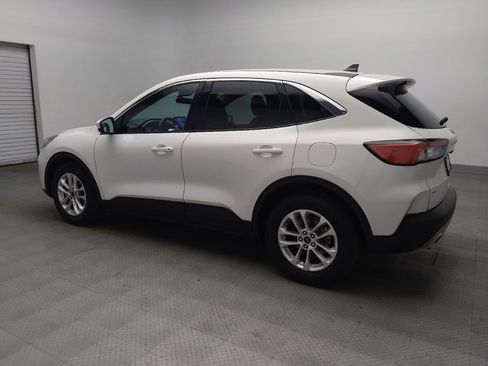 Used 2020 Ford Escape SE FWD image 3