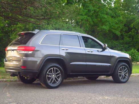 Used 2018 Jeep Grand Cherokee Limited AWD/4WD image 4