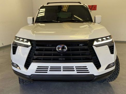 Used 2024 Lexus GX 550 w/ Accessory Package (2T) image 8