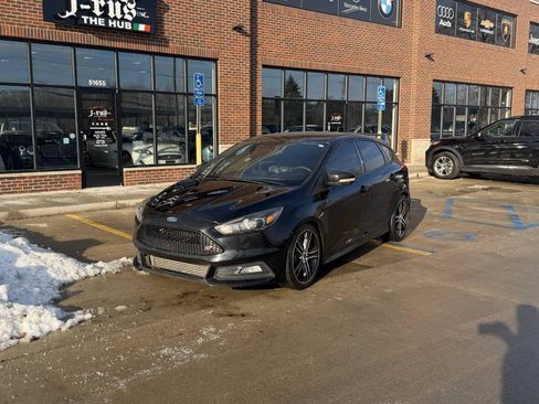 Used 2016 Ford Focus ST w/ Equipment Group 402A image 2