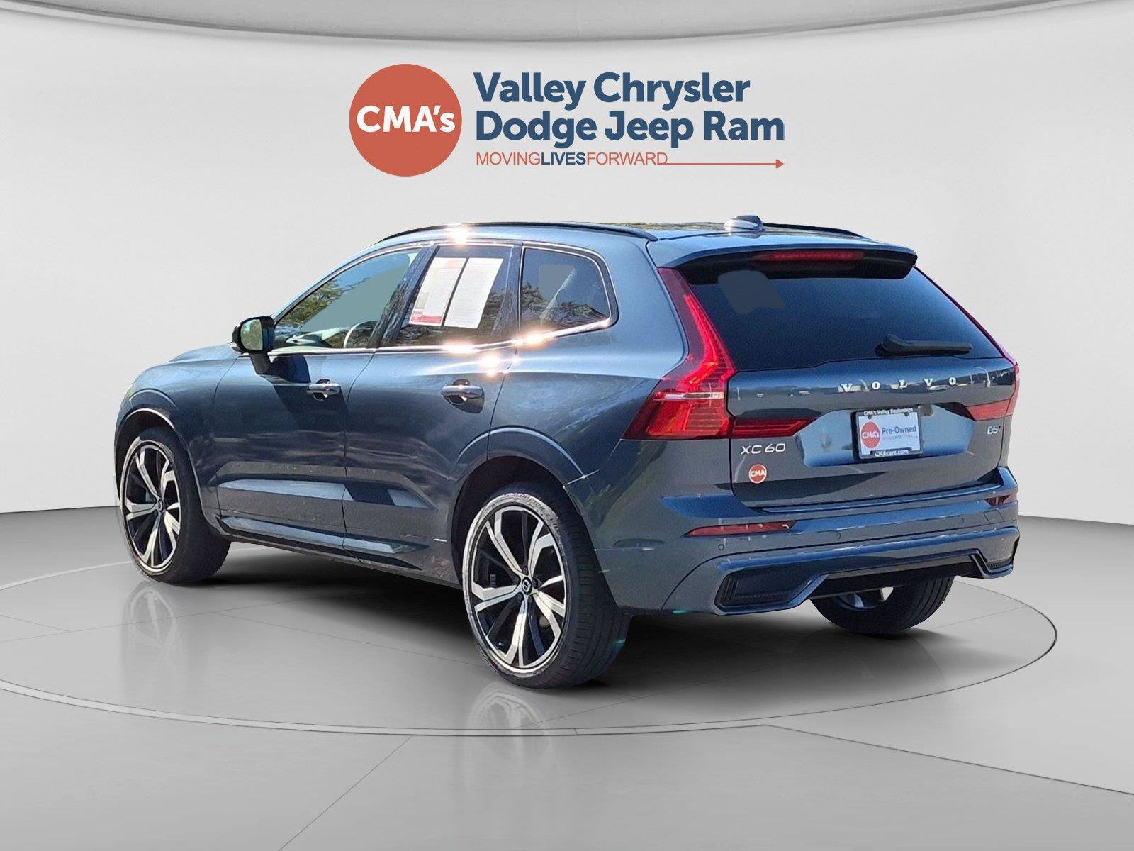 Used 2024 Volvo XC60 B5 Ultimate w/ Protection Package Premier AWD/4WD image 3