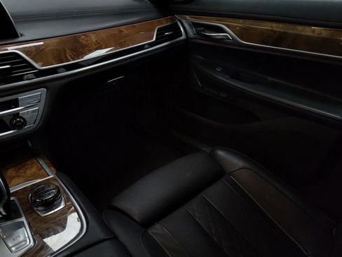 Used 2017 BMW 750i xDrive 750i xDrive image 26
