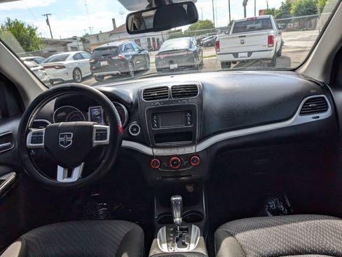 Used 2019 Dodge Journey SE w/ Connectivity Group FWD image 14