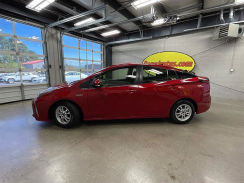 Used 2021 Toyota Prius LE w/ Carpet Mat Package (TMS) AWD/4WD image 2