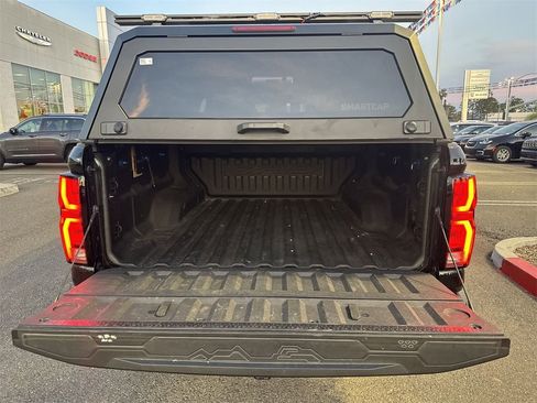 Used 2024 Chevrolet Colorado ZR2 w/ Technology Package image 22