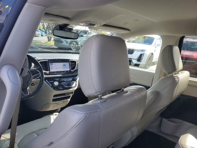 Used 2021 Chrysler Pacifica Touring-L FWD image 13