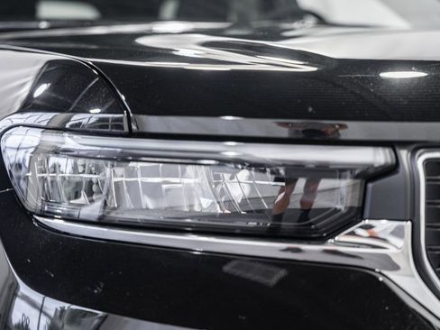 New 2025 Jeep Grand Cherokee Laredo X w/ Luxury Tech Group I image 13