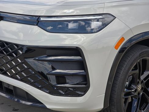 New 2026 Volkswagen Tiguan SE R-Line FWD image 7