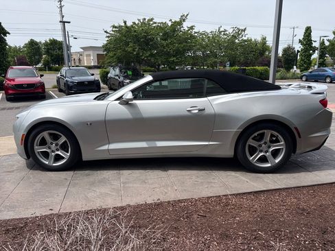 Used 2019 Chevrolet Camaro LT RWD image 6