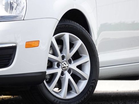 Used 2010 Volkswagen Jetta Limited Edition FWD image 14