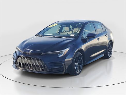 Used 2023 Toyota Corolla SE image 3