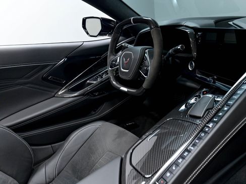 Used 2025 Chevrolet Corvette Z06 RWD image 40