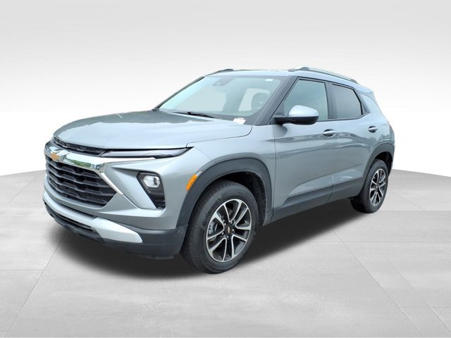 Used 2025 Chevrolet TrailBlazer LT AWD/4WD image 2