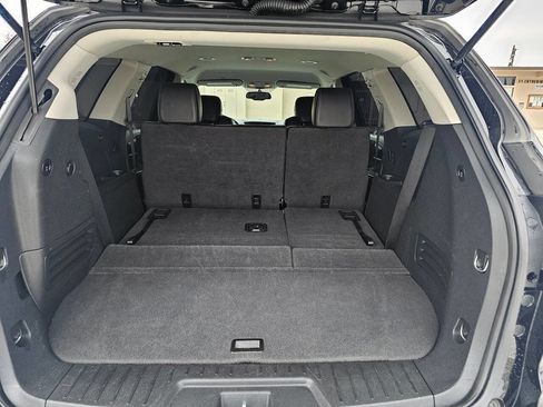 Used 2017 Chevrolet Traverse LT image 23