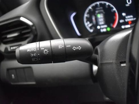 Used 2025 Honda Pilot Sport image 25