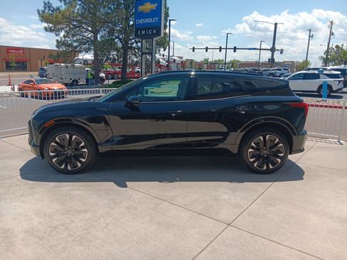 Used 2025 Chevrolet Blazer EV RS AWD/4WD image 2