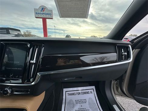 Used 2018 Volvo S90 T5 Momentum w/ Convenience Package image 16