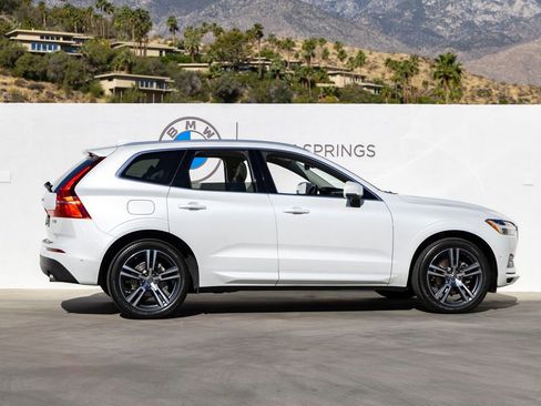 Used 2018 Volvo XC60 T5 Momentum w/ Vision Package image 5