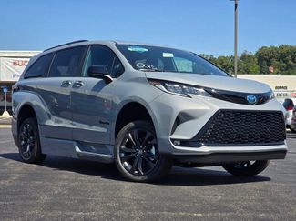 Used 2025 Toyota Sienna XSE w/ XSE Plus Package FWD video 2