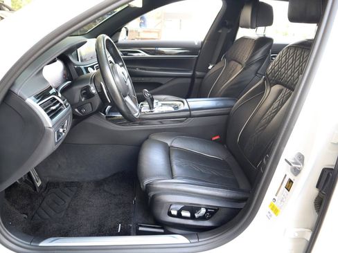 Used 2022 BMW 740i w/ M Sport Package RWD image 13