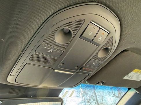 Used 2023 Genesis G70 2.0T image 19