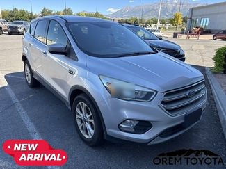 Used 2017 Ford Escape SE FWD video 1