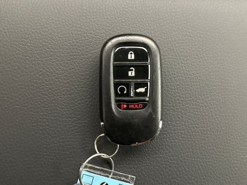 Used 2025 Honda Pilot TrailSport image 10