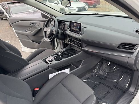 Used 2024 Nissan Rogue S image 18