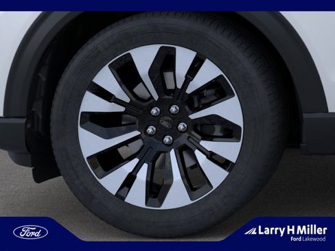 New 2026 Ford Explorer Platinum image 19