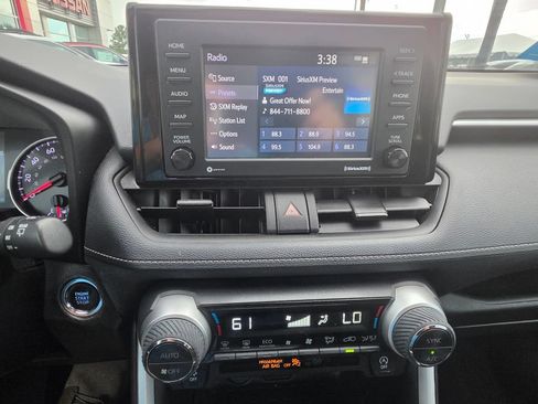 Used 2022 Toyota RAV4 XLE w/ Convenience Package FWD image 18