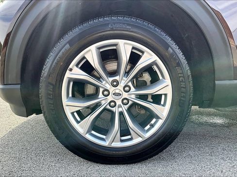 Used 2022 Ford Explorer XLT w/ Equipment Group 202A AWD/4WD image 9