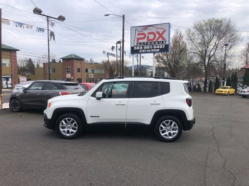 Used 2018 Jeep Renegade Latitude image 1