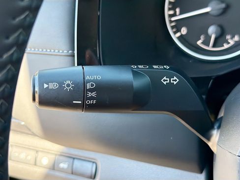 Used 2025 Nissan Pathfinder SV AWD/4WD image 19