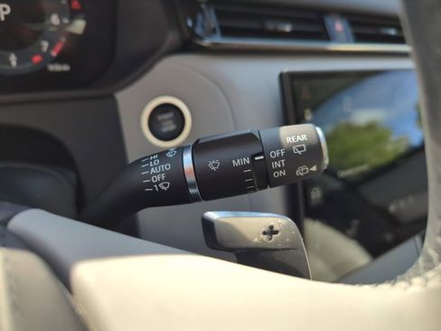 Used 2025 Land Rover Range Rover Velar S image 19