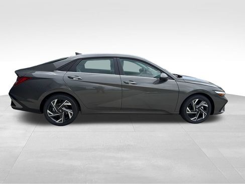 New 2026 Hyundai Elantra Limited FWD image 8