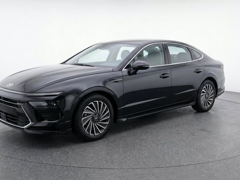 Used 2025 Hyundai Sonata SEL FWD image 3