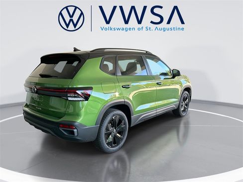 New 2026 Volkswagen Taos SE image 8