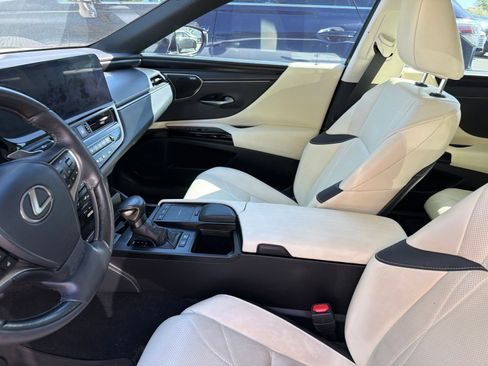 Certified 2022 Lexus ES 300h w/ Accessory Package 2 FWD image 6