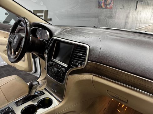 Used 2016 Jeep Grand Cherokee Overland w/ Advanced Technology Group image 52