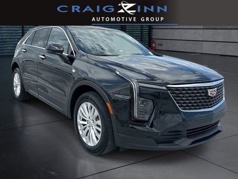 Used 2024 Cadillac XT4 Luxury w/ Cold Weather Package FWD image 1