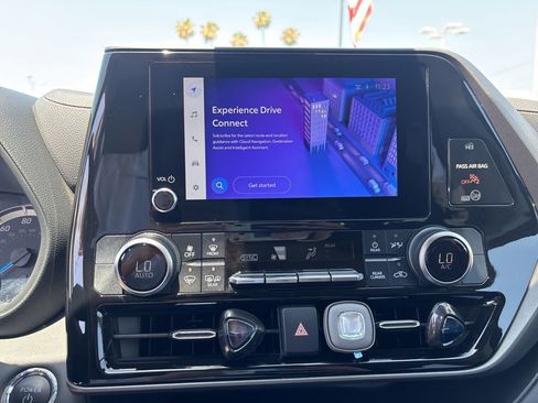 Used 2023 Toyota Highlander LE FWD image 27