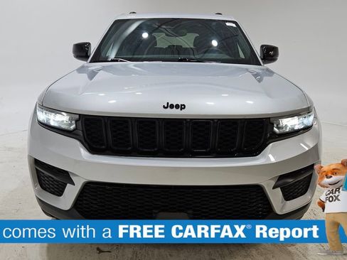 Used 2023 Jeep Grand Cherokee Altitude AWD/4WD image 2