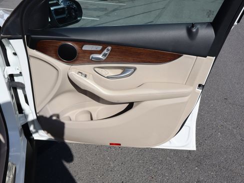 Used 2022 Mercedes-Benz GLC 300 4MATIC image 37